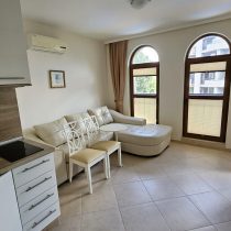 One-bedroom apartment in Cascadas complex