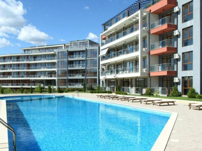 Просторная трёшка с видом на море и новой мебелью
